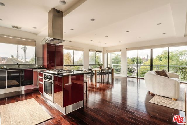 812 N Croft Avenue 301, West Hollywood, CA 90069