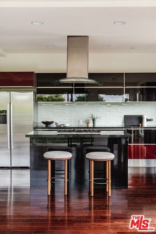 812 N Croft Avenue 301, West Hollywood, CA 90069