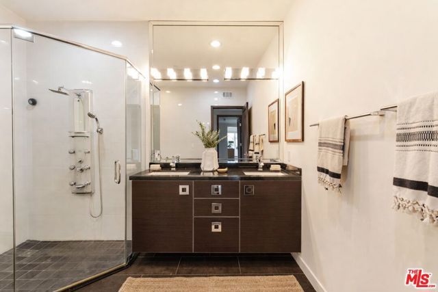 812 N Croft Avenue 301, West Hollywood, CA 90069