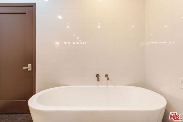 812 N Croft Avenue 301, West Hollywood, CA 90069