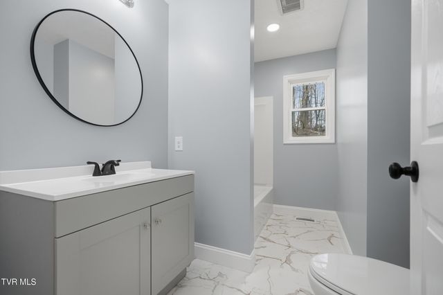 3740 Thorngrove Drive, Kingsport, TN 37660