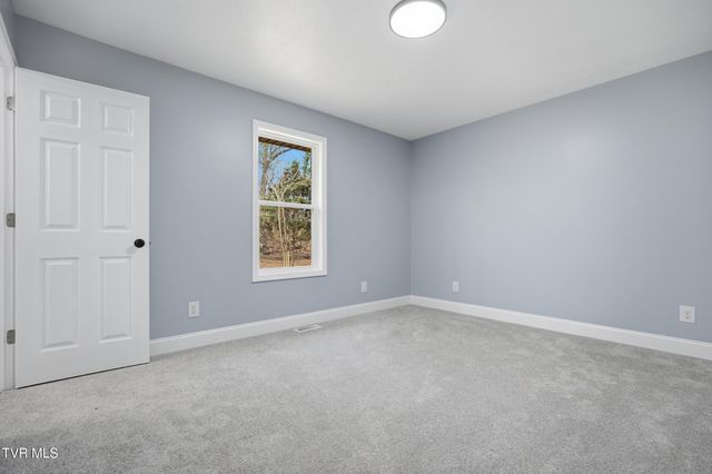 3740 Thorngrove Drive, Kingsport, TN 37660