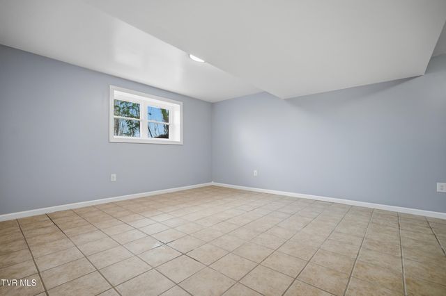 3740 Thorngrove Drive, Kingsport, TN 37660