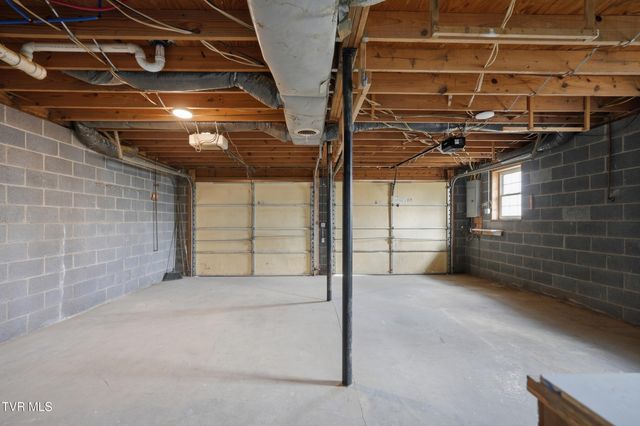 3740 Thorngrove Drive, Kingsport, TN 37660