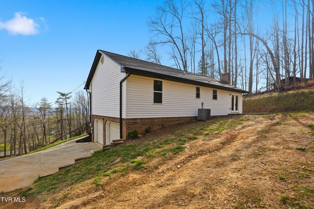 3740 Thorngrove Drive, Kingsport, TN 37660