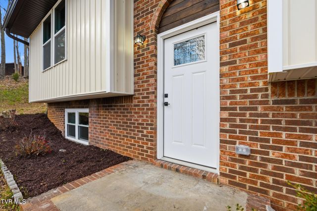 3740 Thorngrove Drive, Kingsport, TN 37660