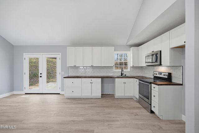 3740 Thorngrove Drive, Kingsport, TN 37660