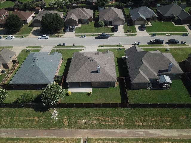 329 Valley Drive, Aubrey, TX 76227