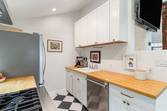 15 Woodland Road, Wayland, MA 01778
