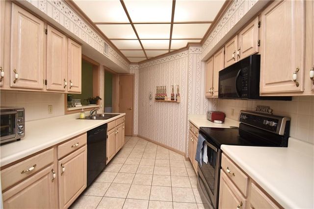 17800 E Bolger Road 101, Independence, MO 64055