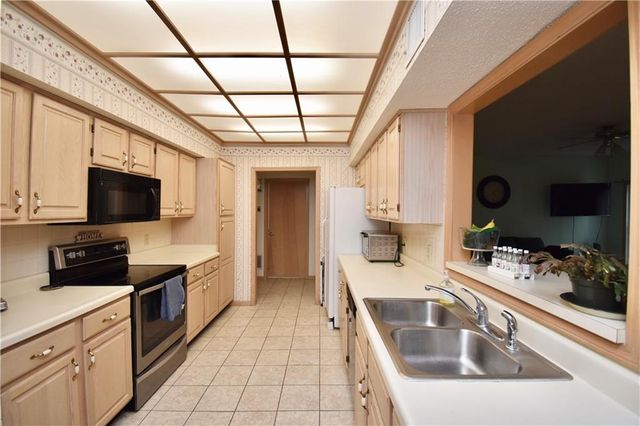 17800 E Bolger Road 101, Independence, MO 64055