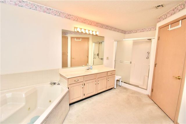 17800 E Bolger Road 101, Independence, MO 64055