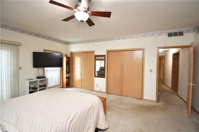 17800 E Bolger Road 101, Independence, MO 64055