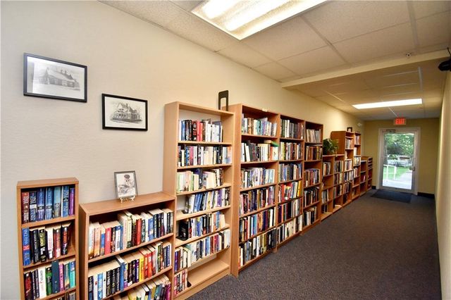 17800 E Bolger Road 101, Independence, MO 64055