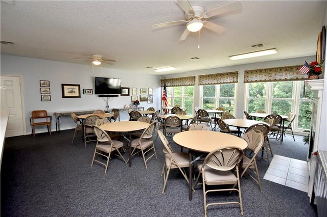 17800 E Bolger Road 101, Independence, MO 64055