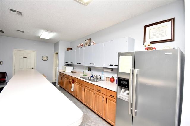 17800 E Bolger Road 101, Independence, MO 64055