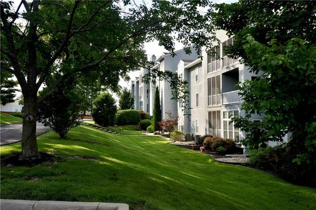 17800 E Bolger Road 101, Independence, MO 64055