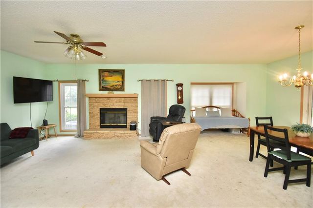 17800 E Bolger Road 101, Independence, MO 64055