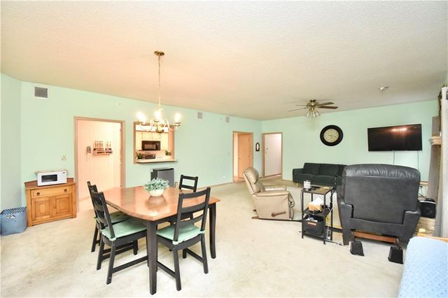 17800 E Bolger Road 101, Independence, MO 64055
