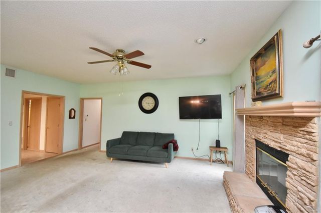 17800 E Bolger Road 101, Independence, MO 64055