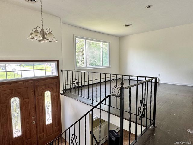 42 Merriewold Lane N, Monroe, NY 10950