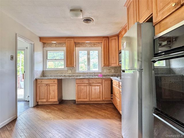 42 Merriewold Lane N, Monroe, NY 10950