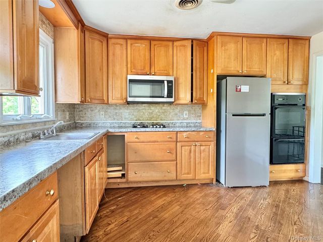 42 Merriewold Lane N, Monroe, NY 10950