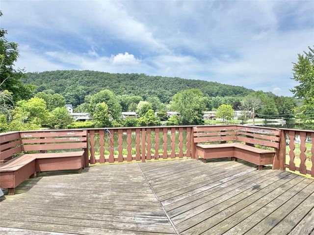 42 Merriewold Lane N, Monroe, NY 10950