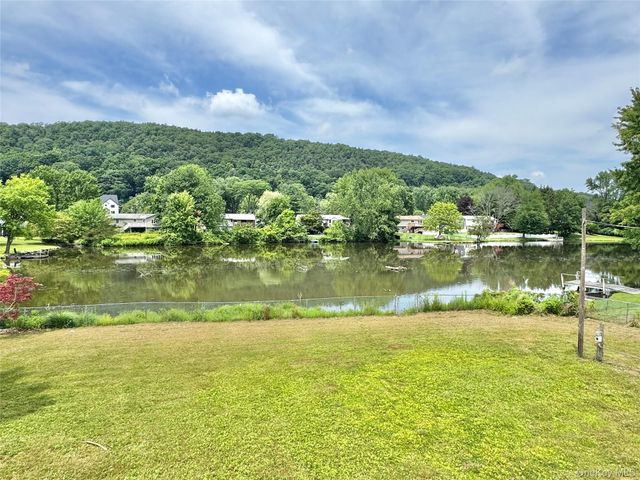 42 Merriewold Lane N, Monroe, NY 10950
