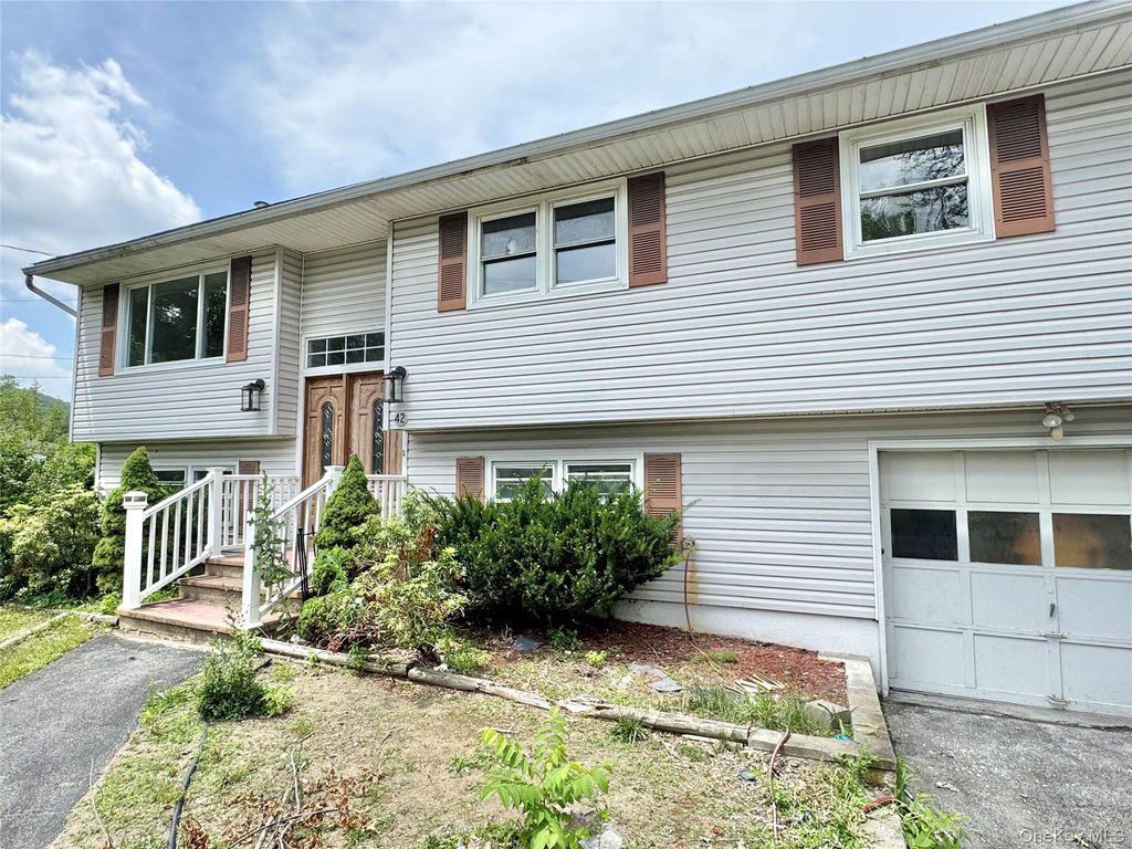42 Merriewold Lane N, Monroe, NY 10950