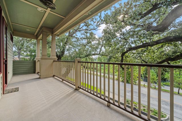 2120 White Oak Drive, Houston, TX 77009