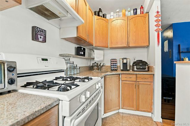 21 Bond Street 3J, Great Neck, NY 11021