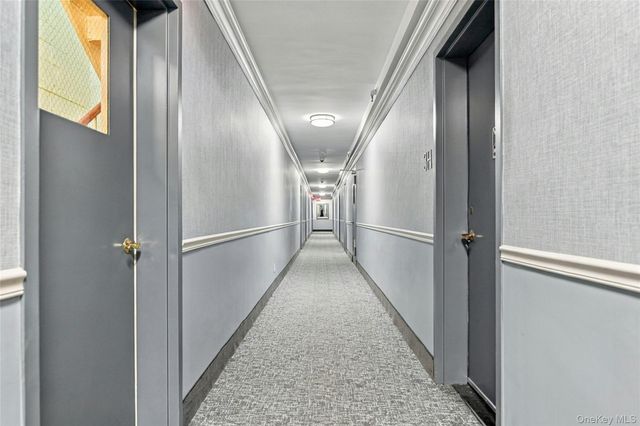 21 Bond Street 3J, Great Neck, NY 11021