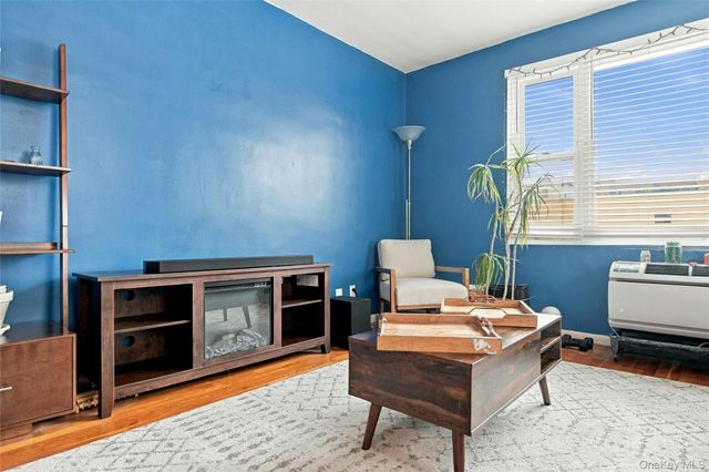 21 Bond Street 3J, Great Neck, NY 11021