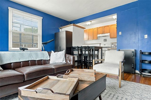 21 Bond Street 3J, Great Neck, NY 11021