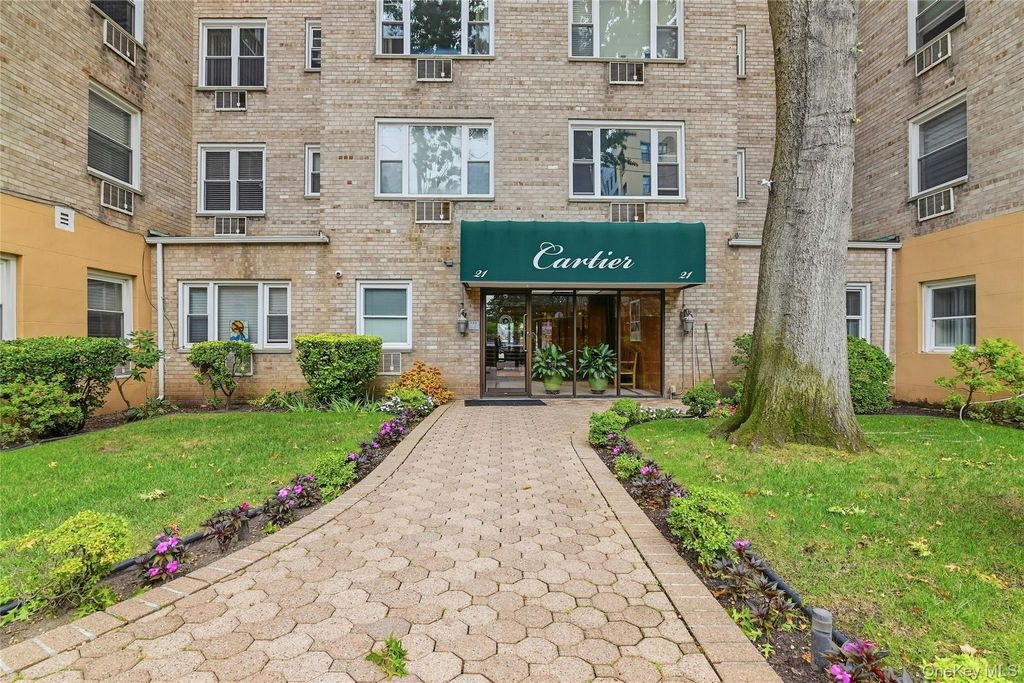 21 Bond Street 3J, Great Neck, NY 11021 — exterior