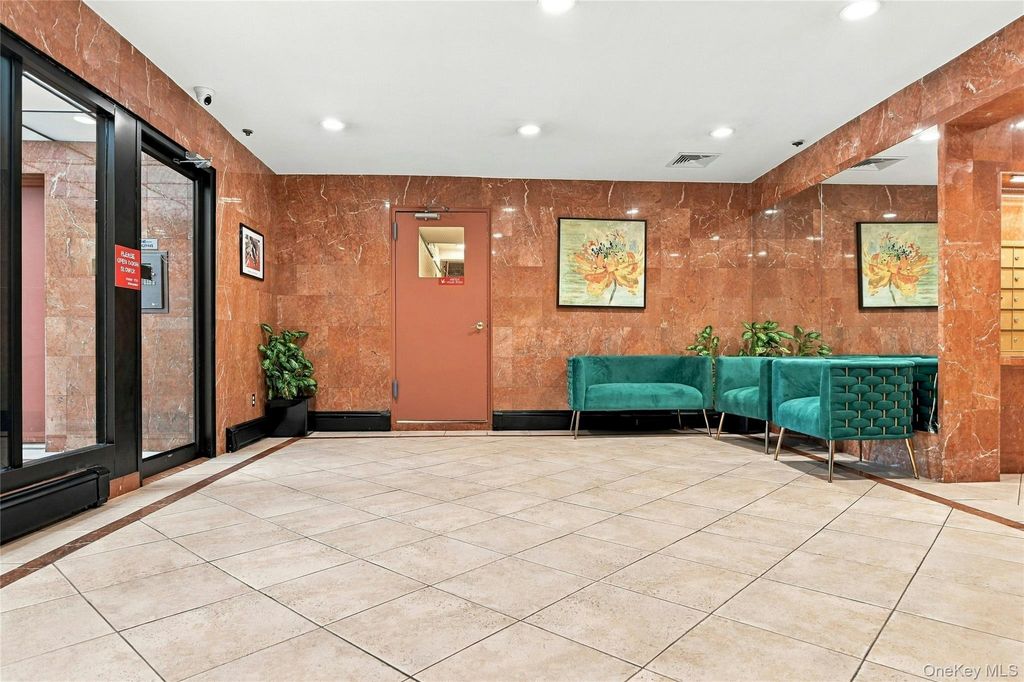 21 Bond Street 3J, Great Neck, NY 11021 — photo 2