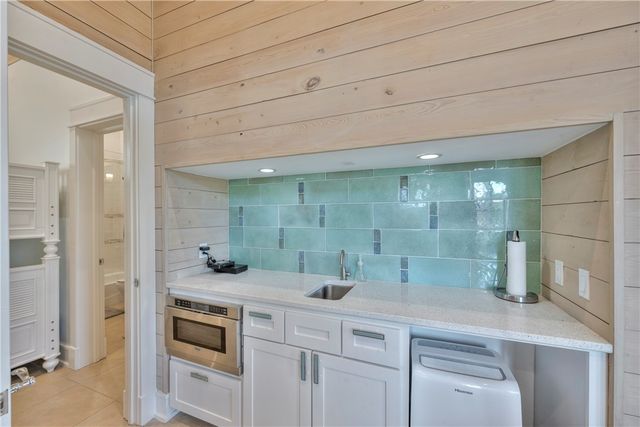 220 Seaside Dr, Port Aransas, TX 78373