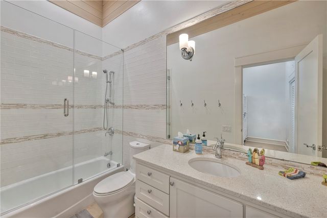 220 Seaside Dr, Port Aransas, TX 78373