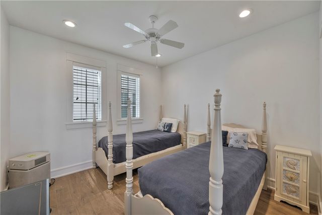 220 Seaside Dr, Port Aransas, TX 78373