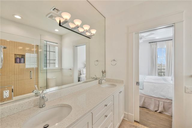 220 Seaside Dr, Port Aransas, TX 78373