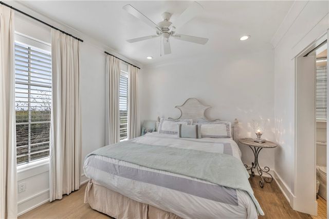 220 Seaside Dr, Port Aransas, TX 78373