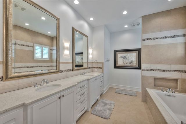 220 Seaside Dr, Port Aransas, TX 78373