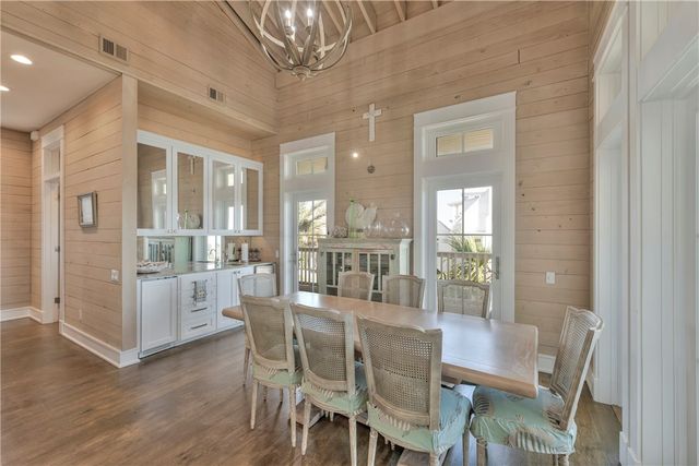 220 Seaside Dr, Port Aransas, TX 78373