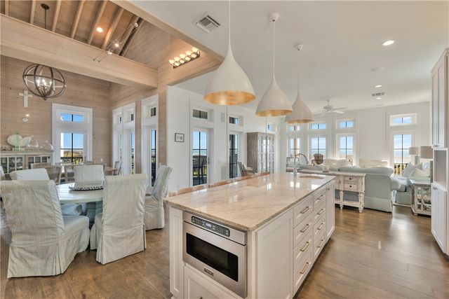 220 Seaside Dr, Port Aransas, TX 78373