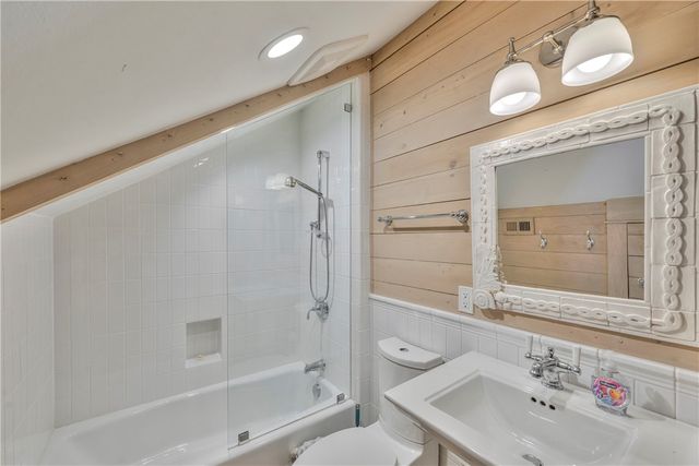 220 Seaside Dr, Port Aransas, TX 78373