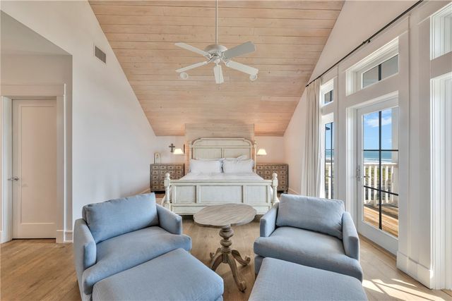 220 Seaside Dr, Port Aransas, TX 78373