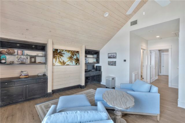 220 Seaside Dr, Port Aransas, TX 78373