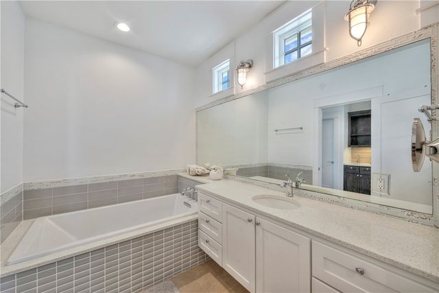 220 Seaside Dr, Port Aransas, TX 78373