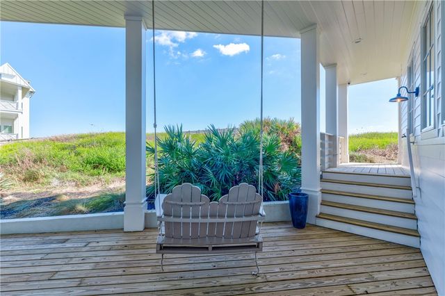 220 Seaside Dr, Port Aransas, TX 78373